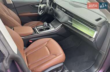 Внедорожник / Кроссовер Audi Q8 2021 в 