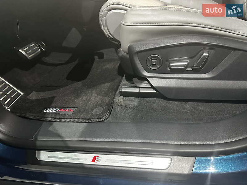 Внедорожник / Кроссовер Audi Q8 2022 в Броварах