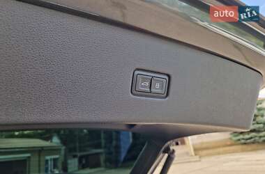 Внедорожник / Кроссовер Audi Q8 2020 в 
