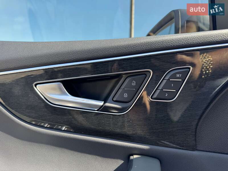 Внедорожник / Кроссовер Audi Q8 2018 в Тернополе