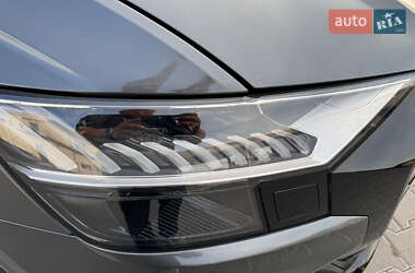 Внедорожник / Кроссовер Audi Q8 2020 в 
