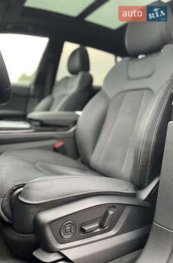 Внедорожник / Кроссовер Audi Q8 2024 в 