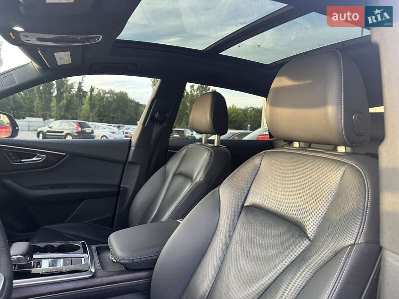 Внедорожник / Кроссовер Audi Q8 2019 в Киеве