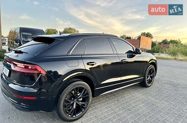 Внедорожник / Кроссовер Audi Q8 2021 в 