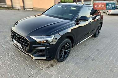 Внедорожник / Кроссовер Audi Q8 2021 в 