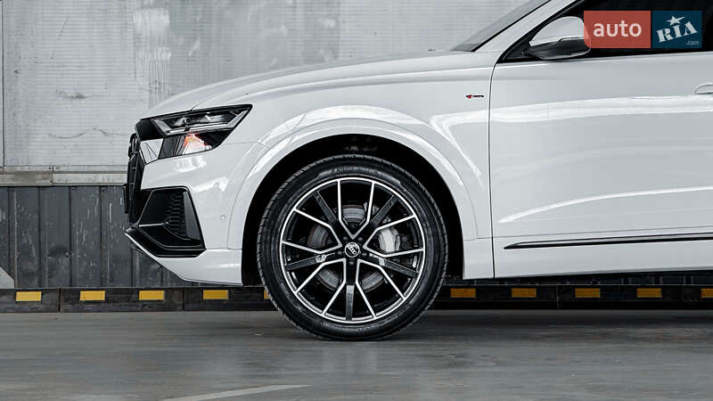 Внедорожник / Кроссовер Audi Q8 2019 в Ровно