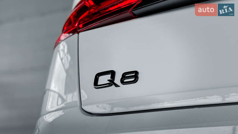 Внедорожник / Кроссовер Audi Q8 2019 в Ровно