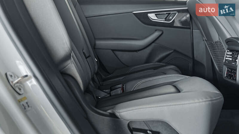 Внедорожник / Кроссовер Audi Q8 2019 в Ровно