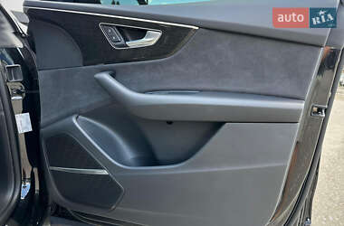 Внедорожник / Кроссовер Audi Q8 2025 в 
