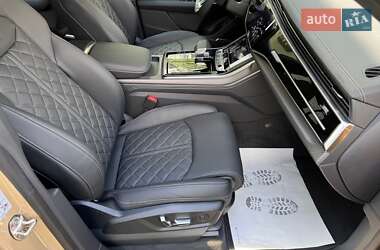 Внедорожник / Кроссовер Audi Q8 2024 в 