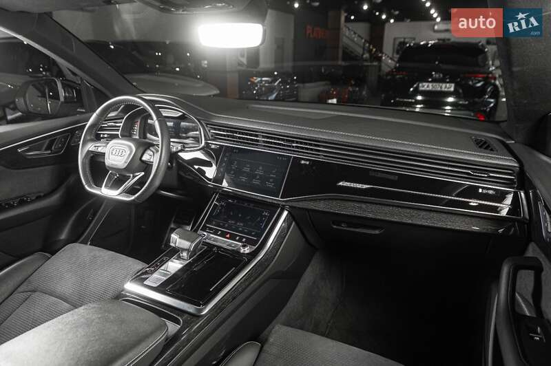 Внедорожник / Кроссовер Audi Q8 2023 в Ужгороде