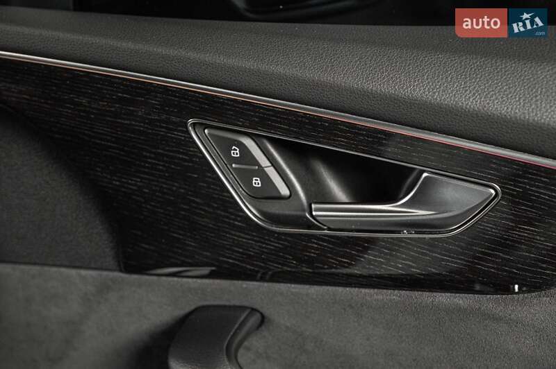 Внедорожник / Кроссовер Audi Q8 2023 в Ужгороде