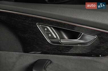 Внедорожник / Кроссовер Audi Q8 2023 в 