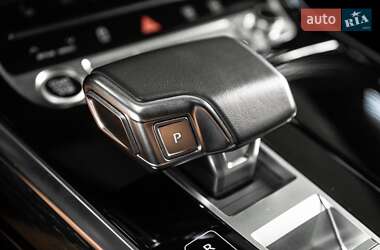 Внедорожник / Кроссовер Audi Q8 2023 в 