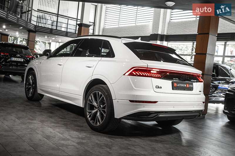 Внедорожник / Кроссовер Audi Q8 2023 в Ужгороде