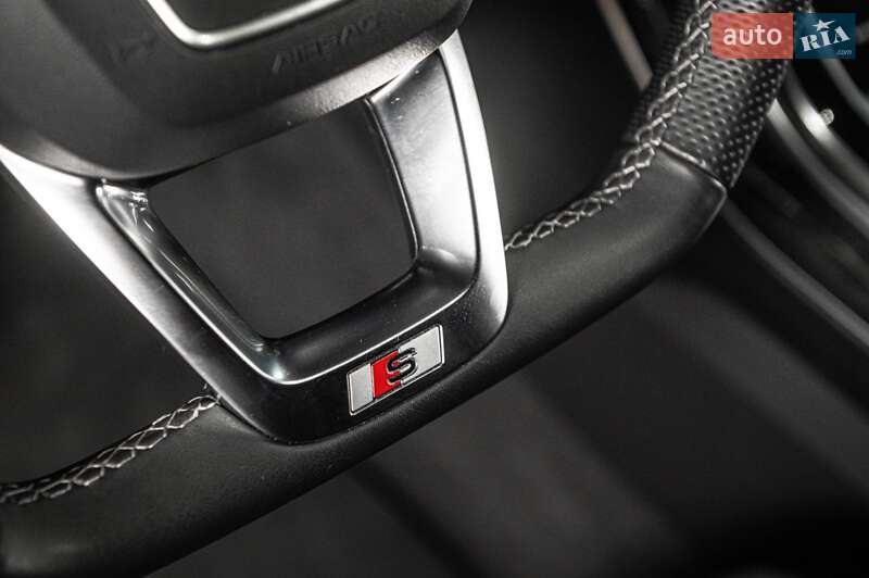 Внедорожник / Кроссовер Audi Q8 2023 в Ужгороде