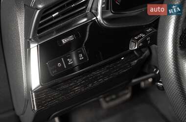 Внедорожник / Кроссовер Audi Q8 2023 в 