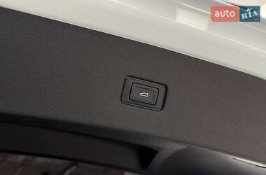 Внедорожник / Кроссовер Audi Q8 2019 в 