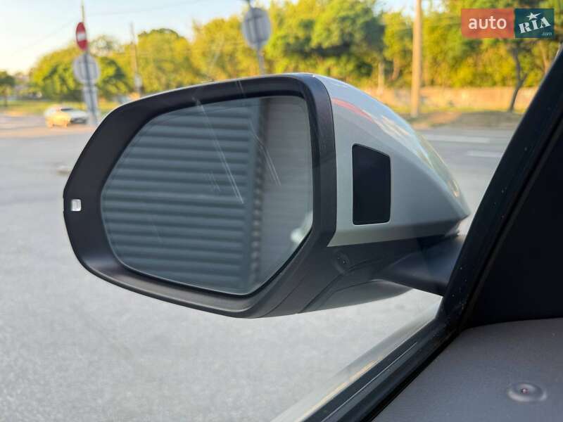 Внедорожник / Кроссовер Audi Q8 2022 в Харькове