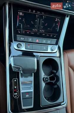 Внедорожник / Кроссовер Audi Q8 2022 в 