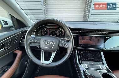 Внедорожник / Кроссовер Audi Q8 2022 в 