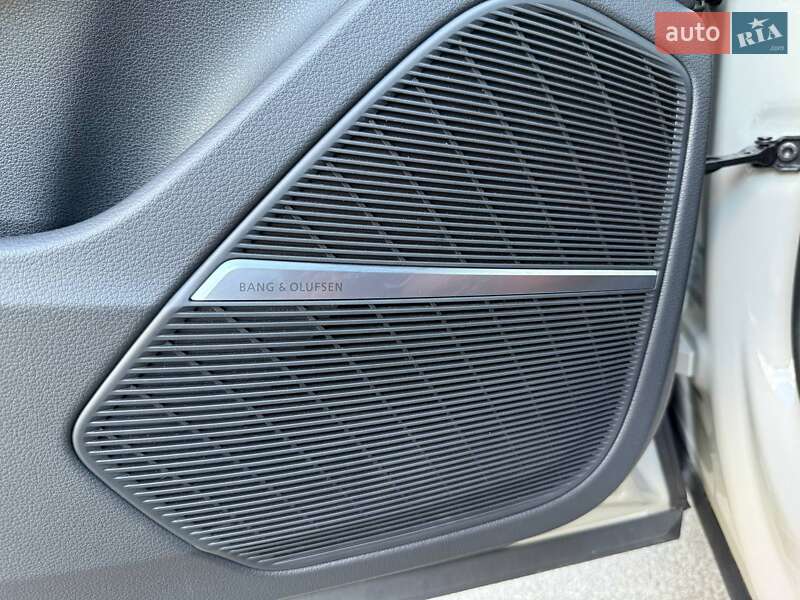 Внедорожник / Кроссовер Audi Q8 2022 в Харькове