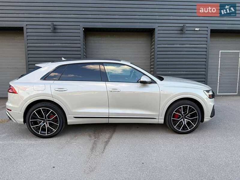 Внедорожник / Кроссовер Audi Q8 2022 в Харькове