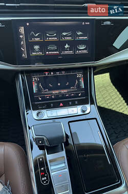 Внедорожник / Кроссовер Audi Q8 2022 в 