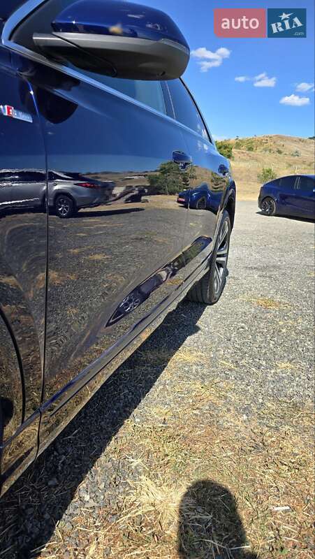 Внедорожник / Кроссовер Audi Q8 2019 в Одессе