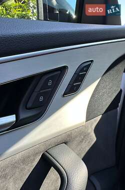 Внедорожник / Кроссовер Audi Q8 2019 в 