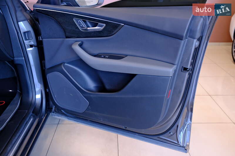 Позашляховик / Кросовер Audi Q8 2019 в Одесі