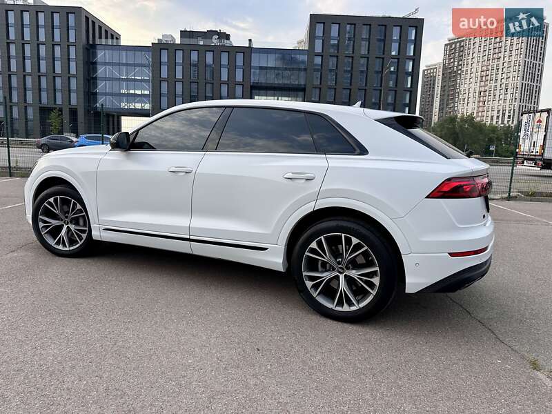 Позашляховик / Кросовер Audi Q8 2023 в Києві