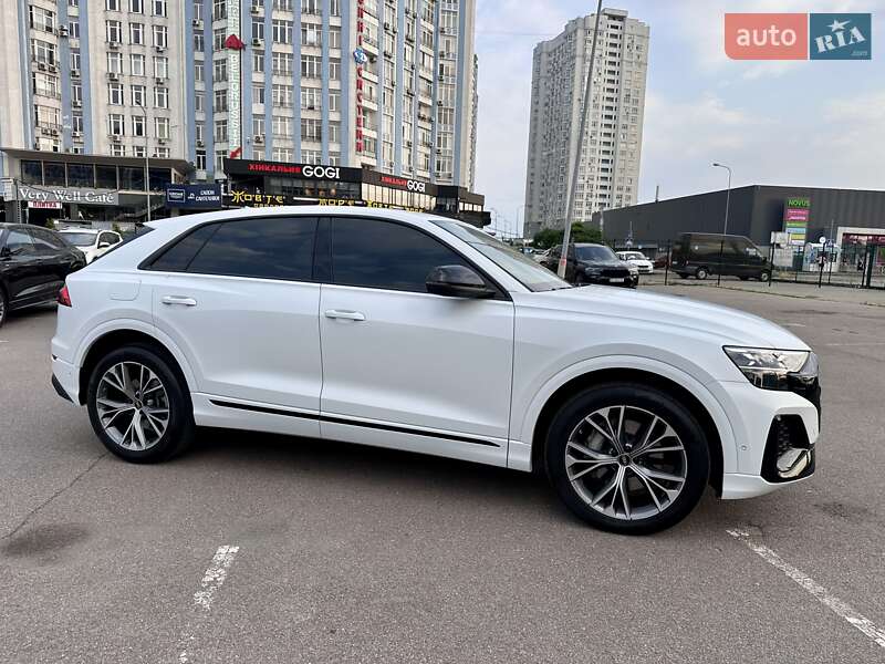 Позашляховик / Кросовер Audi Q8 2023 в Києві