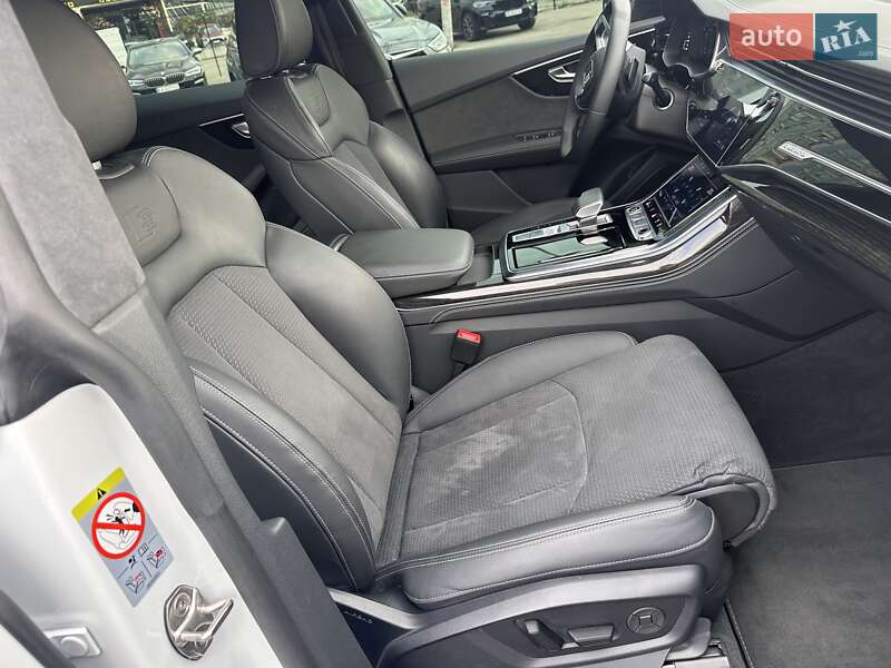Позашляховик / Кросовер Audi Q8 2023 в Києві