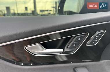 Внедорожник / Кроссовер Audi Q8 2023 в 