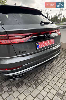 Позашляховик / Кросовер Audi Q8 2023 в 