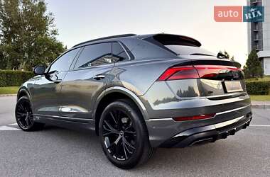 Позашляховик / Кросовер Audi Q8 2025 в 