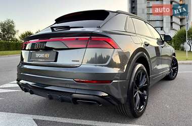 Позашляховик / Кросовер Audi Q8 2025 в 
