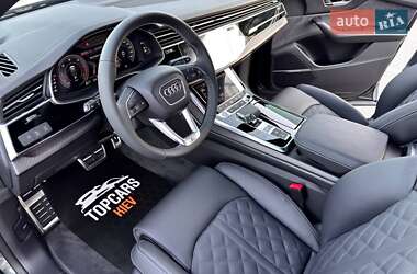 Позашляховик / Кросовер Audi Q8 2025 в 