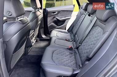 Позашляховик / Кросовер Audi Q8 2025 в 