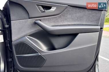 Позашляховик / Кросовер Audi Q8 2025 в 