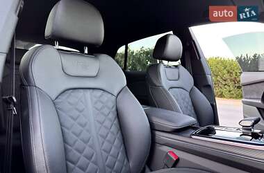 Позашляховик / Кросовер Audi Q8 2025 в 