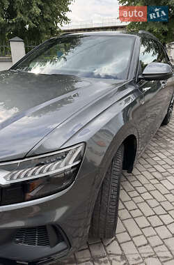 Позашляховик / Кросовер Audi Q8 2023 в 