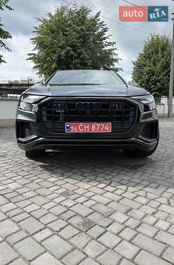 Позашляховик / Кросовер Audi Q8 2023 в 
