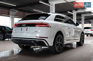 Внедорожник / Кроссовер Audi Q8 2022 в 
