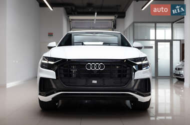 Внедорожник / Кроссовер Audi Q8 2022 в 