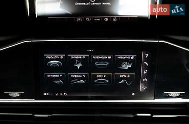 Внедорожник / Кроссовер Audi Q8 2022 в 