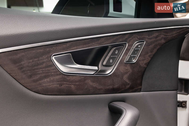 Внедорожник / Кроссовер Audi Q8 2022 в Хмельницком