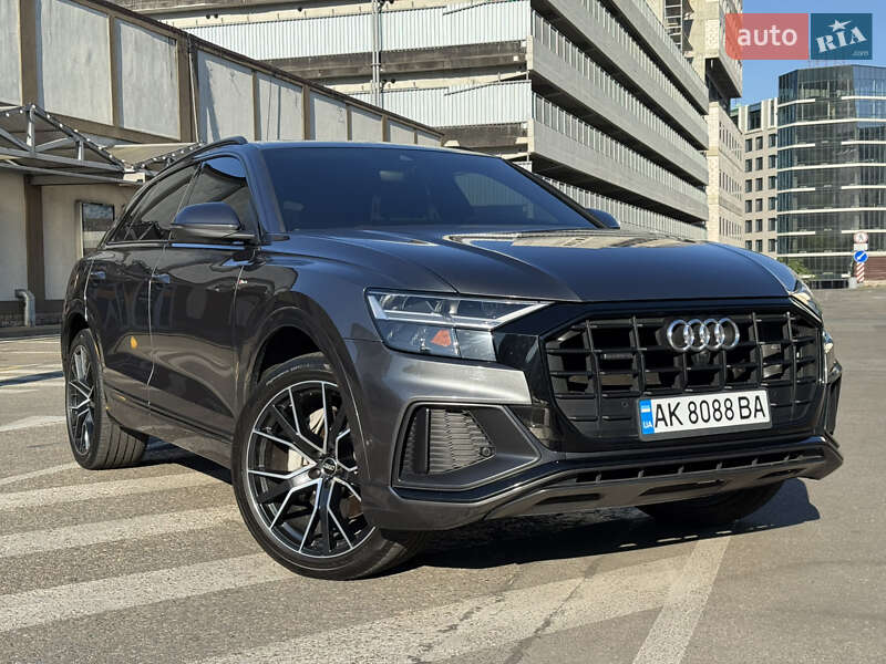 Позашляховик / Кросовер Audi Q8 2020 в 