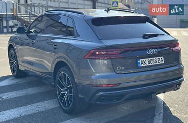 Позашляховик / Кросовер Audi Q8 2020 в 